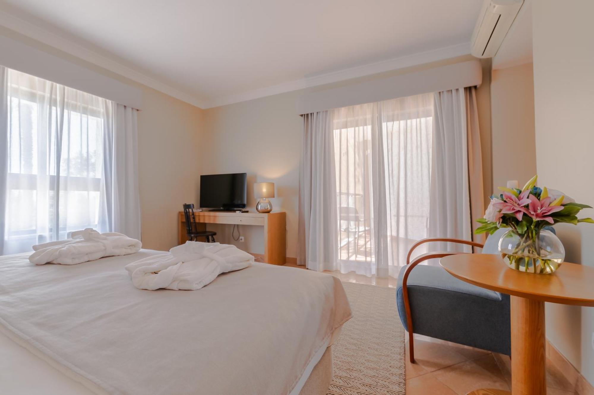 เปสทาน่า ออลวอร์ พาร์ค โฮเต็ล อพาร์ทาเม็นโต Aparthotel อัลวอร์ ภายนอก รูปภาพ